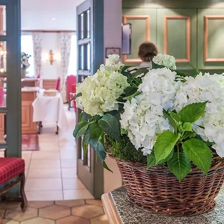 Hirsch Hotel 3*